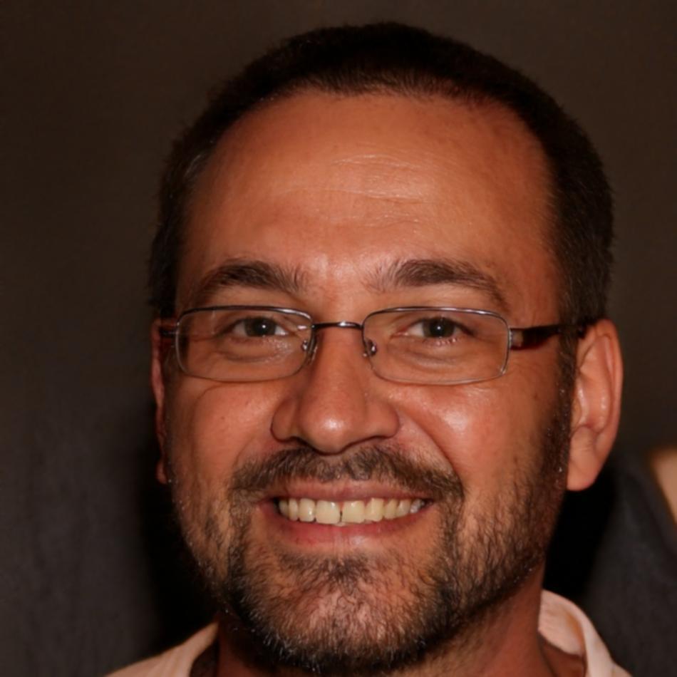 Dr. Carlos Mendoza, especialista en neuroeducación financiera